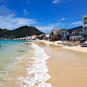 Read more about the article A Guide to Island Hopping Around St. Martin