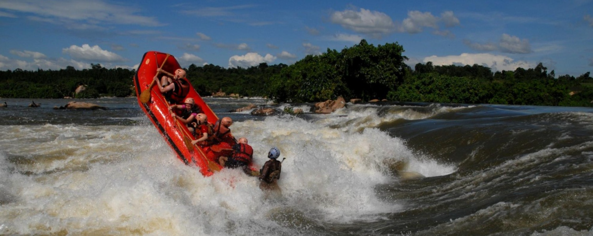 You are currently viewing How to Go White Water Rafting in Jinja, Uganda