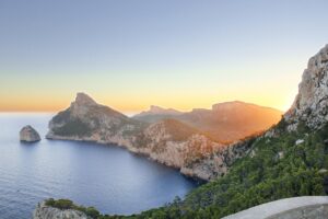 Read more about the article One-Week Mallorca Itinerary for Beaches and Mountains