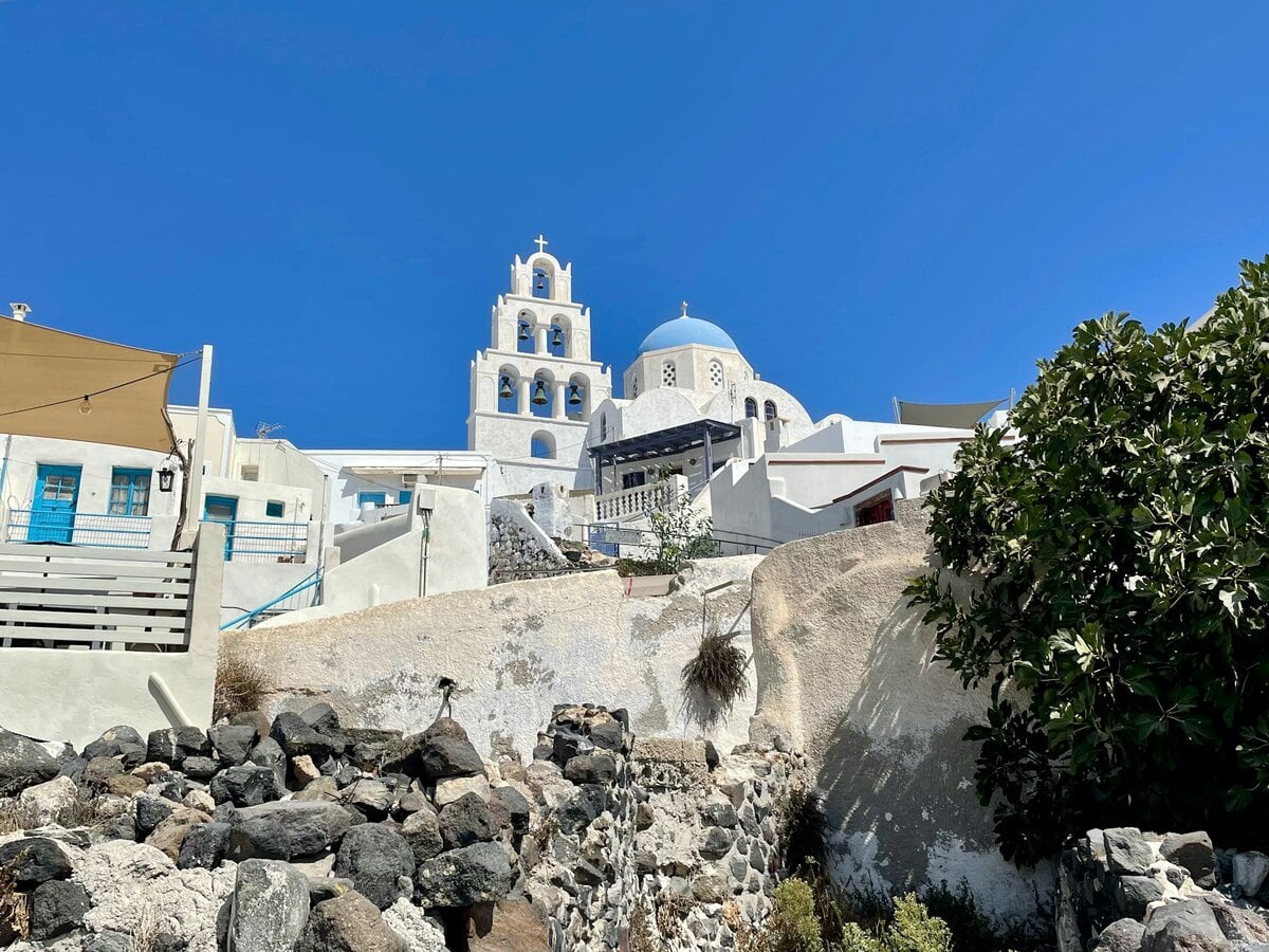You are currently viewing Medieval Santorini Villages: Where the Island Finally Slows Down