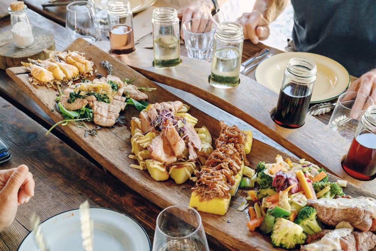 You are currently viewing Eating Through Central Otago’s Wine Country: A Full-Day Wine Tour from Queenstown